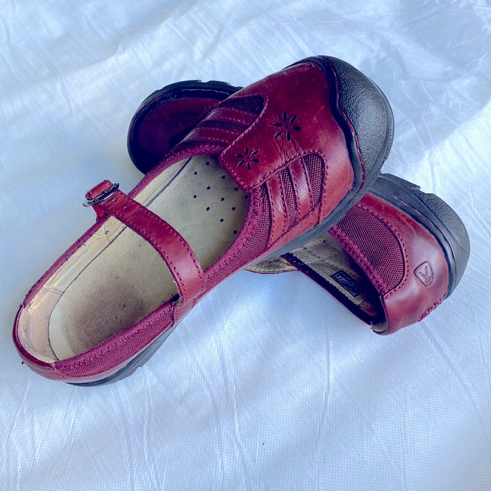 Keen Size 9 Mary Jane’s